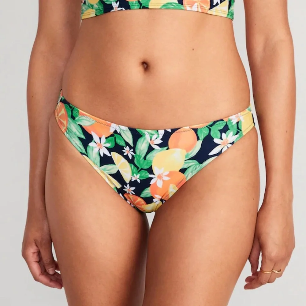 Old Navy Women’s Low-Rise Classic Floral Bikini Swim Bottoms Plus Size 2X